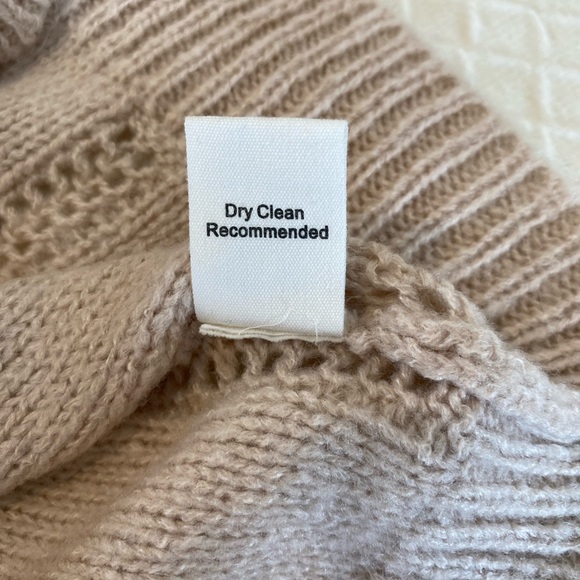 E & M long sleeve loose knit lightweight pull over sweater. Natural/beige. Large - Picture 7 of 13